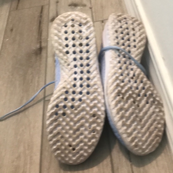 Nikes - Picture 2 of 4